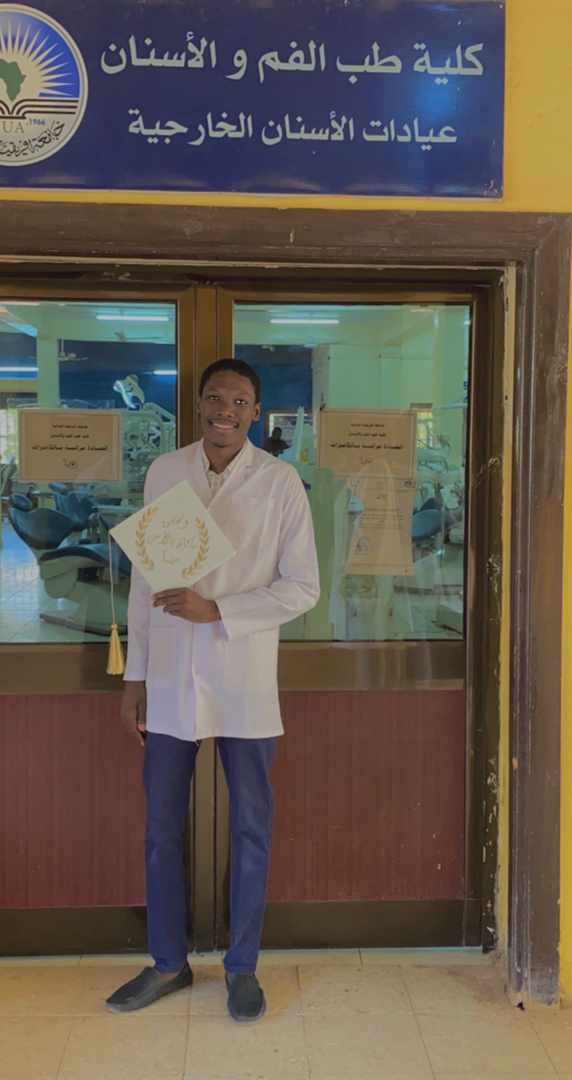 Basiru_vc's tweet photo. Congratulations to you @akgujba the latest doctor in town 🙌 https://t.co/8Xeb2bkecm