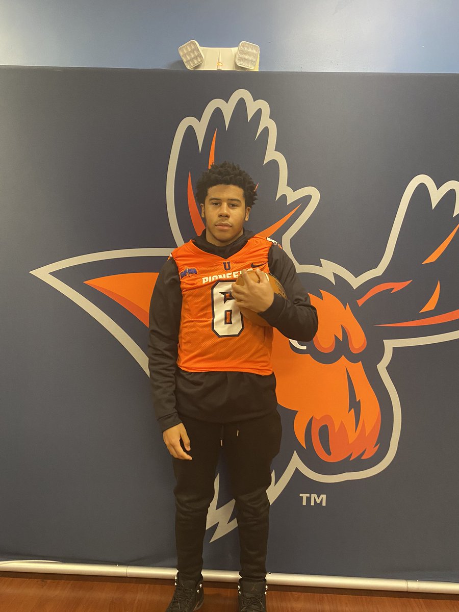 EdwinSpencer585's tweet photo. After a great visit with @Utica_Football I am happy to receive an Official Offer @CoachFaggiano @ZurilHendrick 
@CoachClowes @coach_jmack https://t.co/TV3DV6M06R