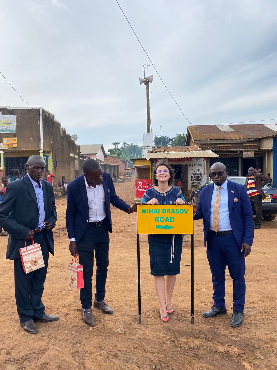 ffouganda's tweet photo. #Photomoment: C.E.O A Future For Orphans Uganda and some of the partners of the organization at the sign posts with road names given after the organization sponsors by the people of Kayabwe town council community.
#AFFOU
#Givelittlesavemany https://t.co/xK1Iy0xgwi