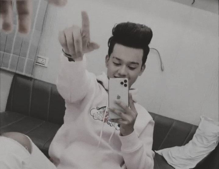 riyazxdebisha's tweet photo. Its okay if you  don't like him not everyone is lucky enough to be part of riifam. https://t.co/hq8JQ4aDxQ
