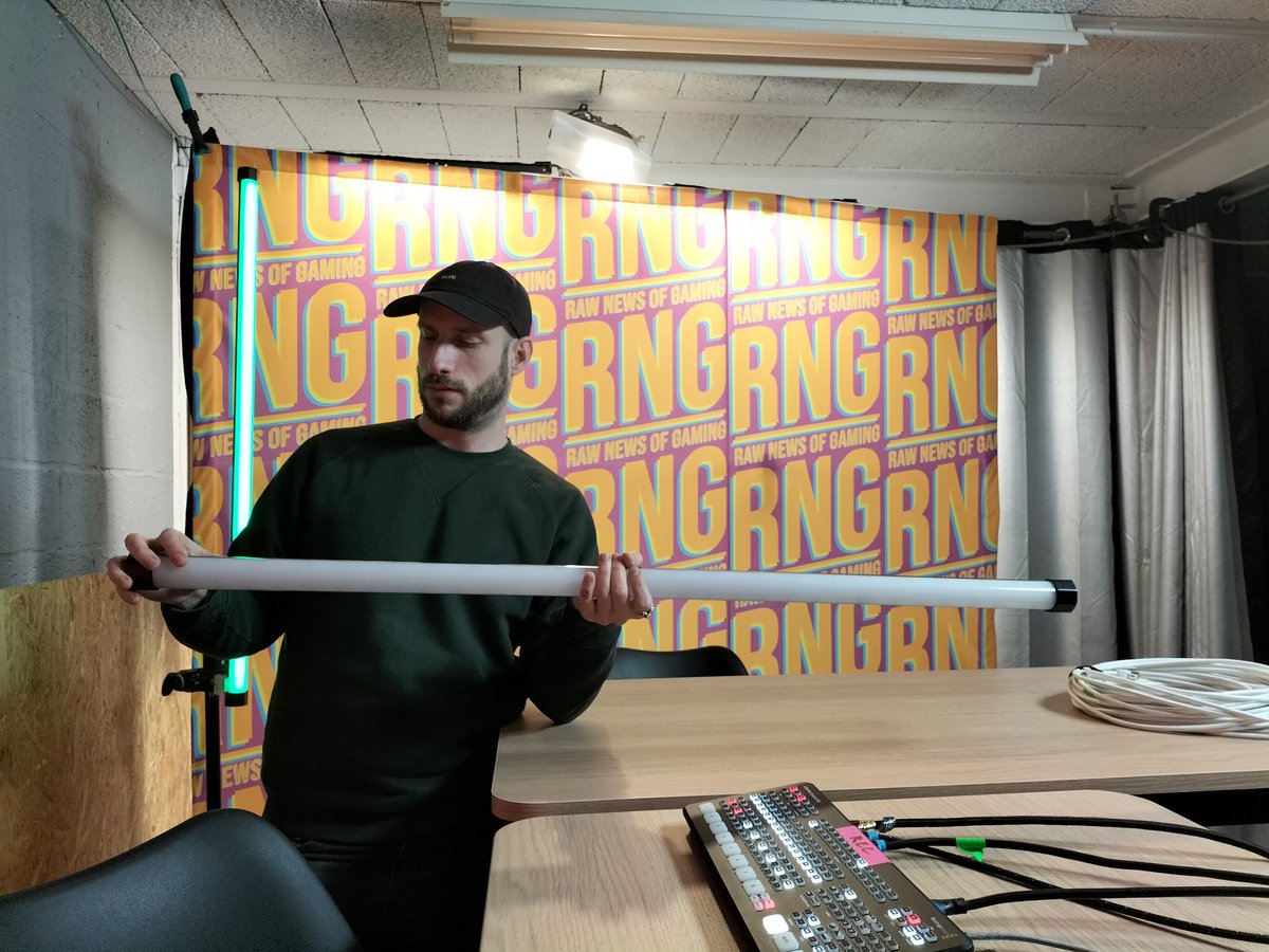 CheckpointBVC's tweet image. Ce soir cet homme et son gros bâton sont en live à 19 h, venez tous 🫶 #twitch