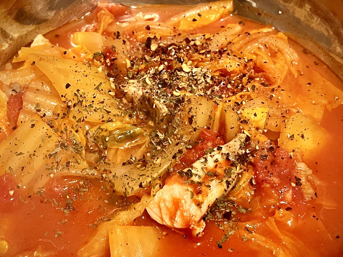 夜はトマトソースにしました_(:3」z)_
コレならニンジンとじゃがいも入れてもよかったな… 