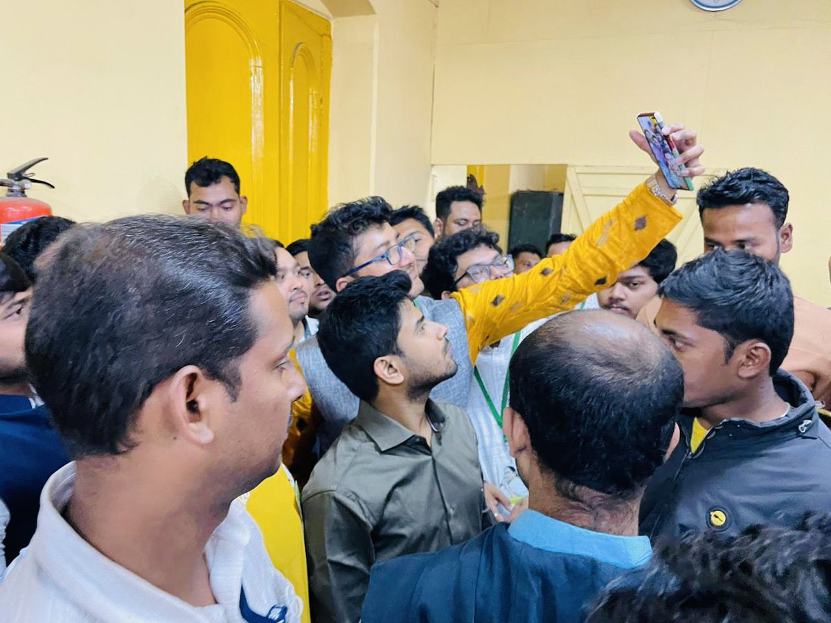aitcsudip's tweet photo. The whole of our motherland - from the valleys of Kashmir to the seas of Kanyakumari, from the hills of Arunachal to the Rann of Kutch - #IndiaWantsMamatadi

It was delightful to join @IndiaWantsMB's first annual convention at the historical Indian Association Hall

#BeTheChange https://t.co/9cywz4HUud