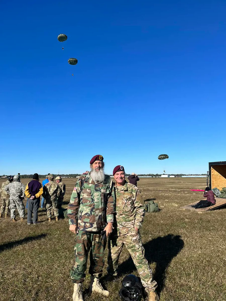 RileyRooTwo's tweet photo. Two old Sergeants Major. 33 years since last jump for SGM Jackson. #BlueFalcons https://t.co/Si9KJNgpBi