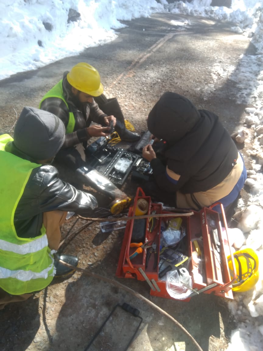 aamir_ibrahim01's tweet photo. Sincere thanks to all our @jazzpk on ground teams for keeping essential #telecom services switched on despite extreme weather condition in northern areas. While it gets challenging to maintain #connectivity under such situation, its role becomes more crucial as #emergency service https://t.co/8loEg837aw