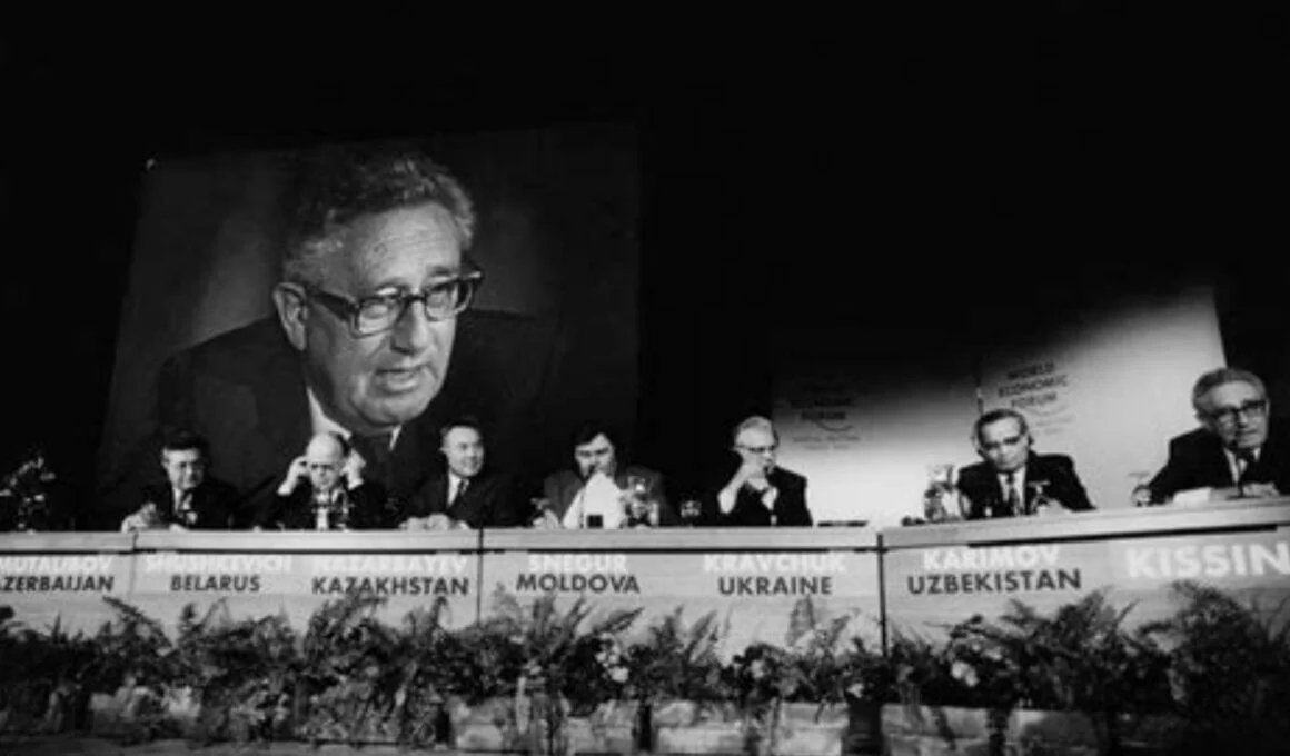 Donuncutschweiz's tweet photo. Das Kissinger-Kontinuum: Die unautorisierte Geschichte des Young Global Leaders Program des WEF
https://t.co/iMPpq0Njvt https://t.co/omRcbsjSTl