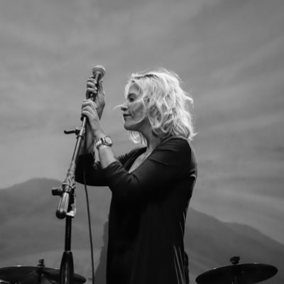 CarlaMuDy's tweet photo. @ForoIndierocks @menoshumanos ❤️‍🔥 https://t.co/XQzvbcjSOG