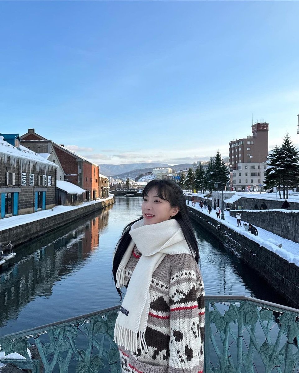 Joyinvelvet's tweet photo. Been hiding in my cave for such a long time, but worry not i've spent my winter holiday this year with my family🤍 also i went to Saporo! the weather was so good eventho it's snowy❄ https://t.co/Q5Se8wuNKx