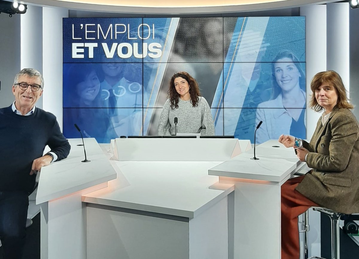 [🎥] - L'emploi et vous sur <a href="/BFMParis/">BFM Paris Île-de-France</a>

Décryptage avec <a href="/Nadine_CRINIER/">Nadine CRINIER</a> et <a href="/LamblinPhilippe/">Philippe Lamblin</a> d'une méthode de recrutement innovante : Du stade vers l'#emploi 🤝

💡 @poleemploi_idf prévoit 80 événements en 2023

Retrouvez le replay 👉 tinyurl.com/yc6tbh8h
cc <a href="/DucheminRapha/">Raphaëlle Duchemin</a>
