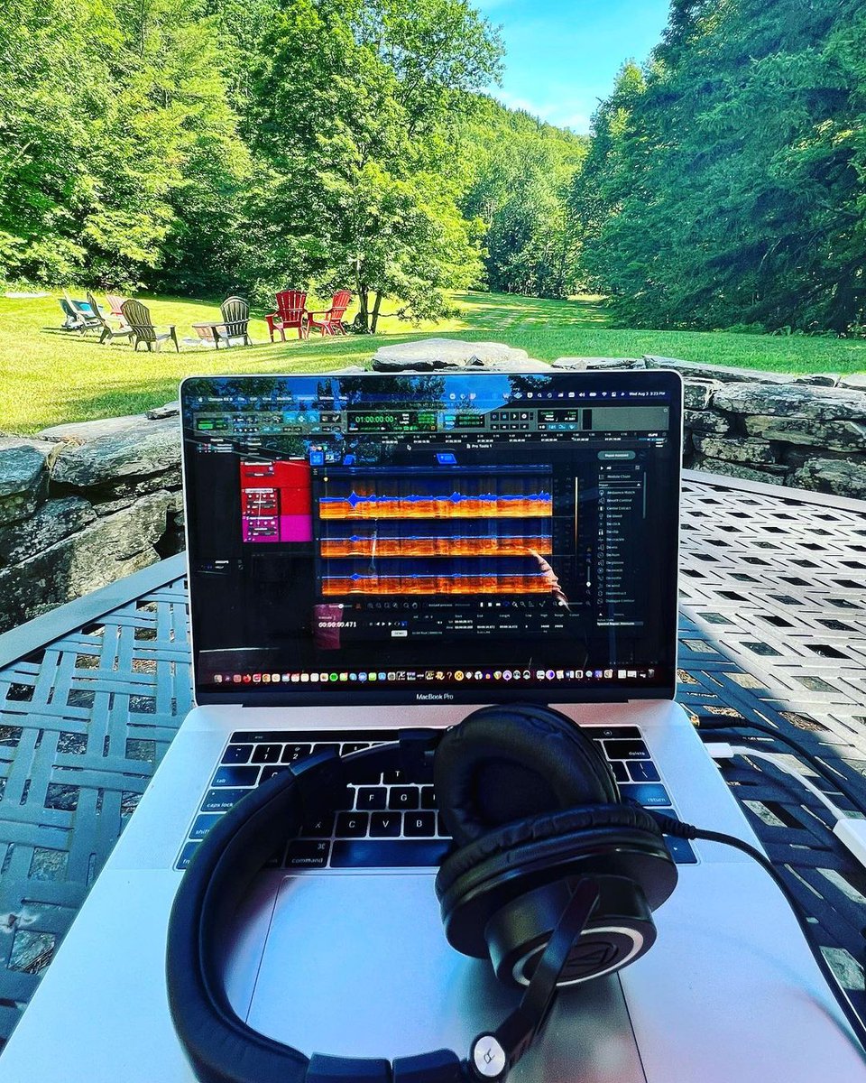 Which environments inspire you to make music? ☀️
📸 - jescobarmusic