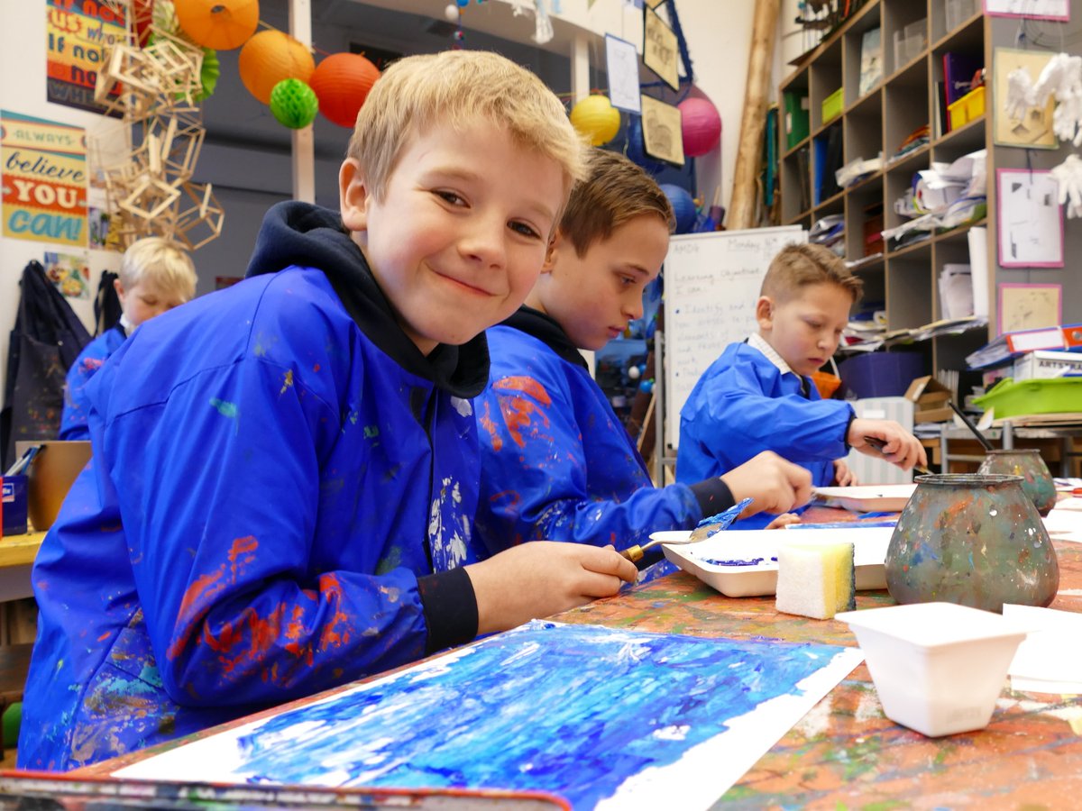 SJBWindsor's tweet photo. Year 4 are completing a "Winter Project" in Art. They have been using an array of watercolours and salt to create a raised, textured effect, mimicking the surface of ice and frost. Brrrrilliant work boys! π¨βοΈ #SJBmiddleschool #SJBart #SJBcreative https://t.co/L4kNsSyWzE