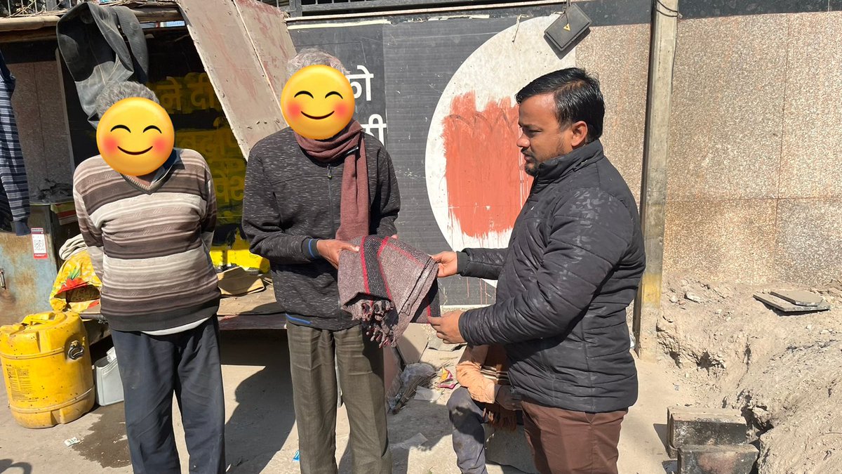 RaPraFoundation's tweet photo. Blanket Distribution in progress at more than 20 odd locations in Delhi NCR!

Join our campaign and help spread warmth to those who need it the most. Your donation may help someone overcome this freezing cold winter.

To donate, please use the link below
https://t.co/g7XvilOMIx https://t.co/JSCkcuP9Sj