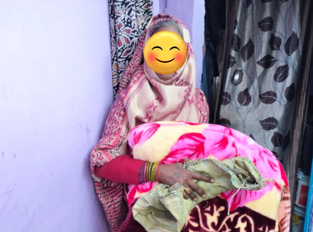 RaPraFoundation's tweet photo. Blanket Distribution in progress at more than 20 odd locations in Delhi NCR!

Join our campaign and help spread warmth to those who need it the most. Your donation may help someone overcome this freezing cold winter.

To donate, please use the link below
https://t.co/g7XvilOMIx https://t.co/JSCkcuP9Sj