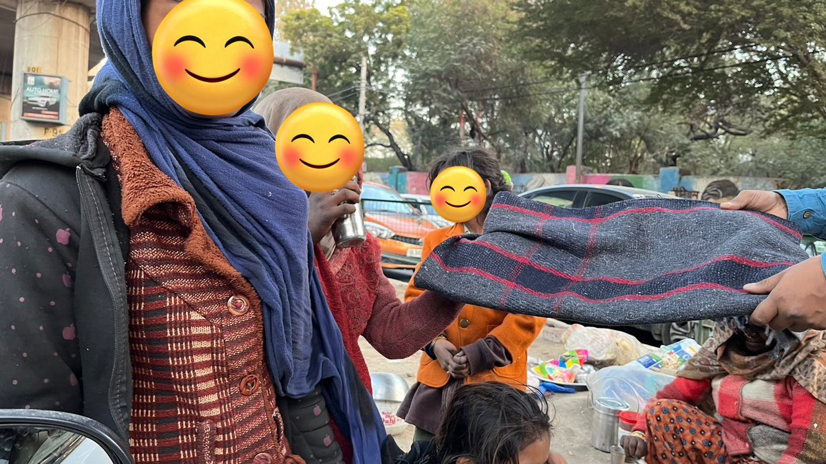 RaPraFoundation's tweet photo. Blanket Distribution in progress at more than 20 odd locations in Delhi NCR!

Join our campaign and help spread warmth to those who need it the most. Your donation may help someone overcome this freezing cold winter.

To donate, please use the link below
https://t.co/g7XvilOMIx https://t.co/JSCkcuP9Sj