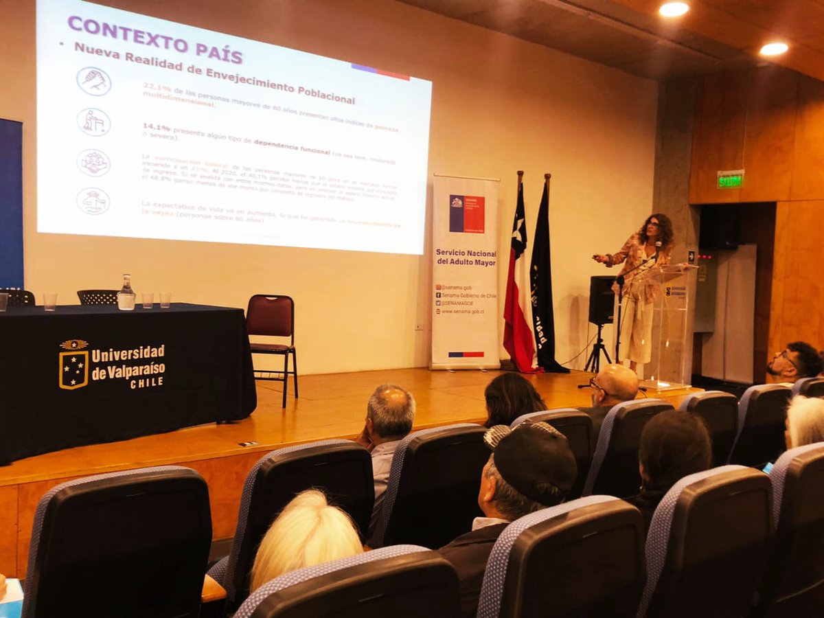 senamavalpo's tweet photo. 📚Vuelve la XIII Escuela de Verano "Las #PersonasMayores a la Universidad: Construyendo Vínculos Intergeneracionales", que contó en su inauguración con la participación de la directora  @SENAMAGOB Claudia Asmad, en el panel "Resiliencia y contribución de las mujeres mayores" https://t.co/lomlHguVpm
