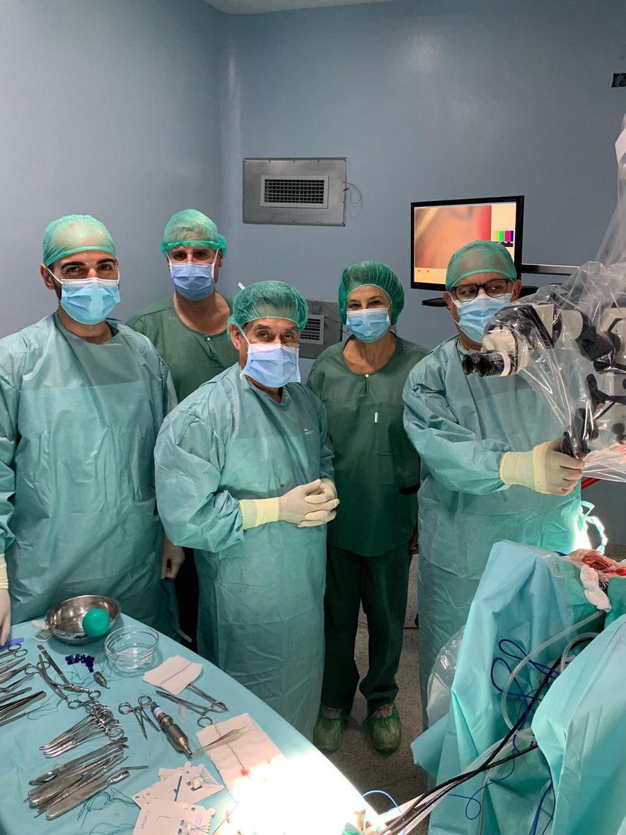 ondaceromelilla's tweet photo. Nuestro primer invitado en Más de uno #Melilla ha sido el neurocirujano Abdelmalik El Barkani, con quien hemos hablado de la técnica de neuronavegación por la que se ha extirpado un tumor cerebral en el Hospital Comarcal. @barkanimelilla @Ingesa_Melilla 

https://t.co/dBrfr4qBTT https://t.co/81UJmdaQFh