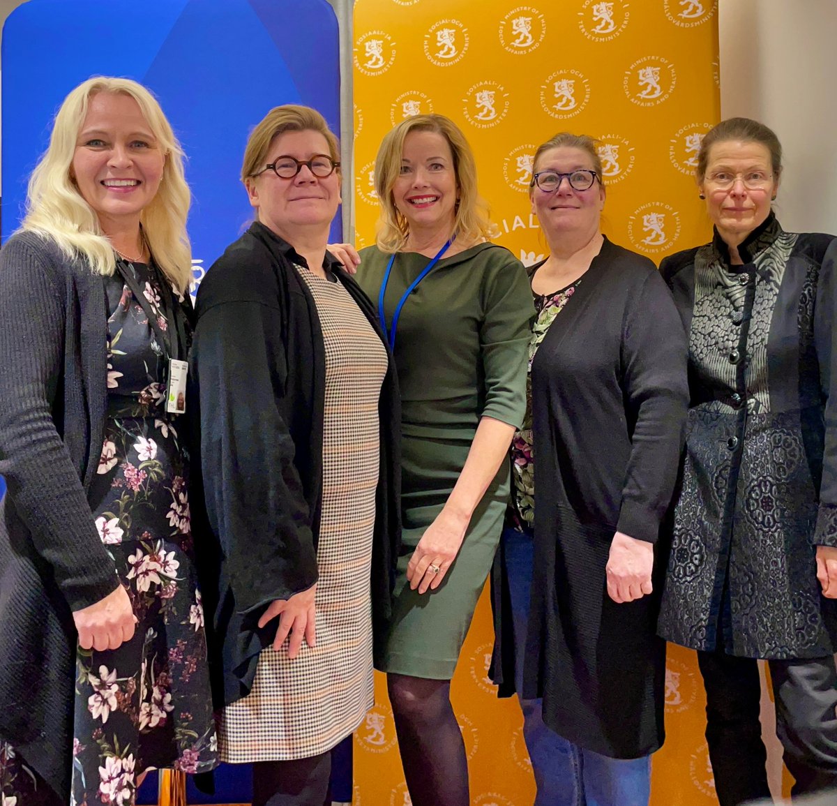 Koolla #suunterveydenhuolto-virkaviisikko <a href="/STM_Uutiset/">Sosiaali- ja terveysministeriö</a>, <a href="/THLorg/">THL</a>, <a href="/ValviraViestii/">Valvira</a>, <a href="/AVItwiittaa/">Aluehallintovirasto</a> ja <a href="/KelaFpa/">Kela Fpa</a>.
Keskusteluissa väestön suun (ja muun) terveyden hyväksi tehtävä lainsäädäntö-, ohjaus- ja valvontatyö, tutkimus ja koulutus sekä julkisen ja yksityisen sektorin roolit.