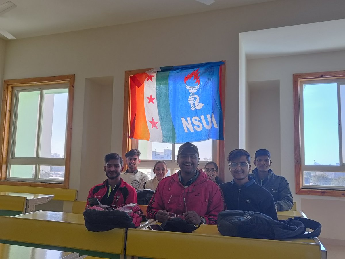 RIJOREJ1234's tweet photo. RIJO REJI With NSUI Team :- @RIJORej686 @TanwarPrajjwal @NirmalGour45 #RIJOREJI
#Indore @jayesh_sharma30 https://t.co/0VxNCTq6Vu