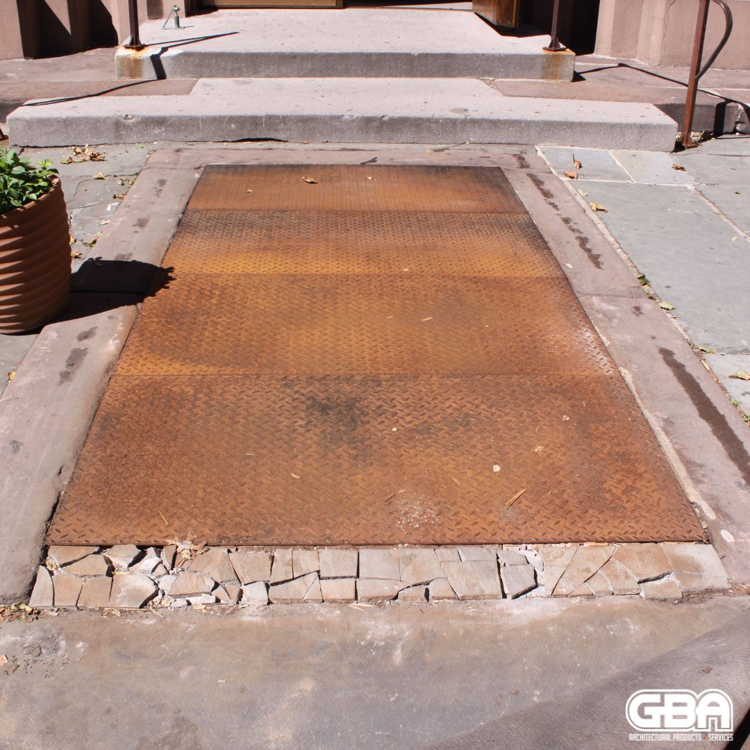 gbaproducts's tweet image. GBA&apos;s crew headed out to @StPatsNYC to install this structural glass floor system above the existing crypt. The crypt is home to previous archbishops and cardinals of the city.

#gbaproducts #structuralglass #stpatsnyc #newyorkcrypt #glassfloor #designideas #glassshowcase