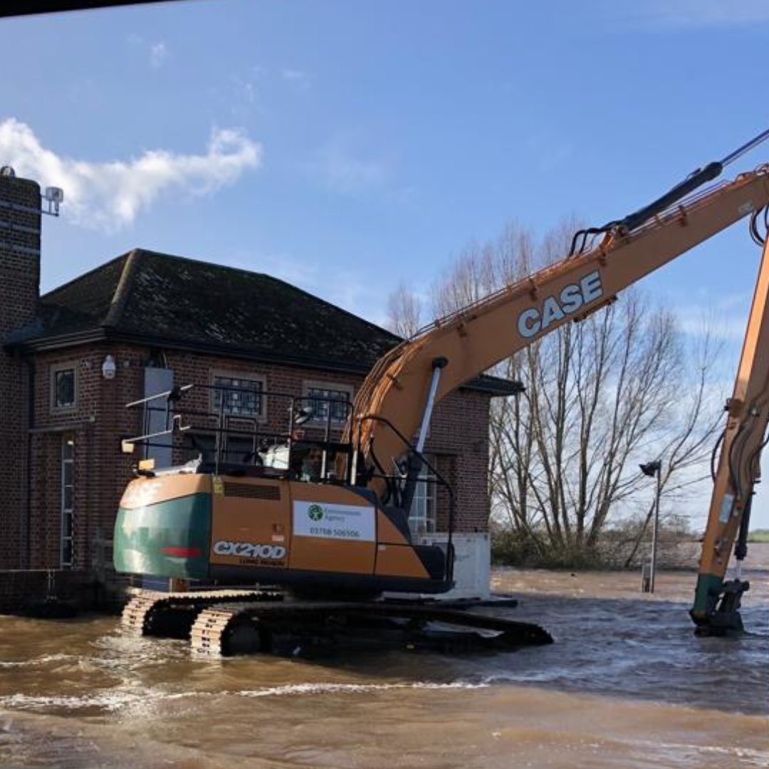 EnvAgency's tweet image. Our Chair Alan Lovell visited Bradney Depot in Somerset last Friday, where the team showed their preparations for flooding.

There are flood warnings still in place for areas of the South West.

Check your local flood risk: check-for-flooding.service.gov.uk