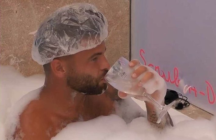 The drama has started already and I am living #loveisland