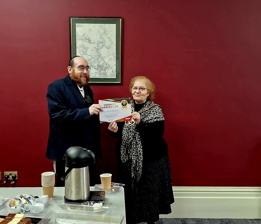 Pinter Trust (@pintertrust) on Twitter photo 👏 Well done to <a href="/Chaverim_SH/">Chaveirim North London</a> and to <a href="/SDavidsohn/">Rabbi Shmuel Y Davidsohn</a> and Mark Groskopf of the Tottenham Jewish Association on receiving a #Community #Hero award from <a href="/haringeycouncil/">Haringey Council</a> for their dedicated volunteering. 👏 Well done to <a href="/Chaverim_SH/">Chaveirim North London</a> and to <a href="/SDavidsohn/">Rabbi Shmuel Y Davidsohn</a> and Mark Groskopf of the Tottenham Jewish Association on receiving a #Community #Hero award from <a href="/haringeycouncil/">Haringey Council</a> for their dedicated volunteering.
