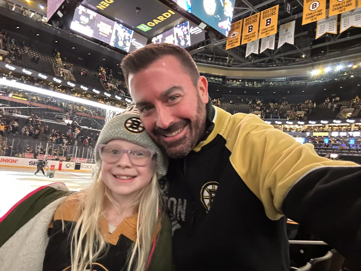 KevinSilvaDMD's tweet photo. #NHLBRUINS Her first Bruins game! ❤️ https://t.co/aclKyQZO9K