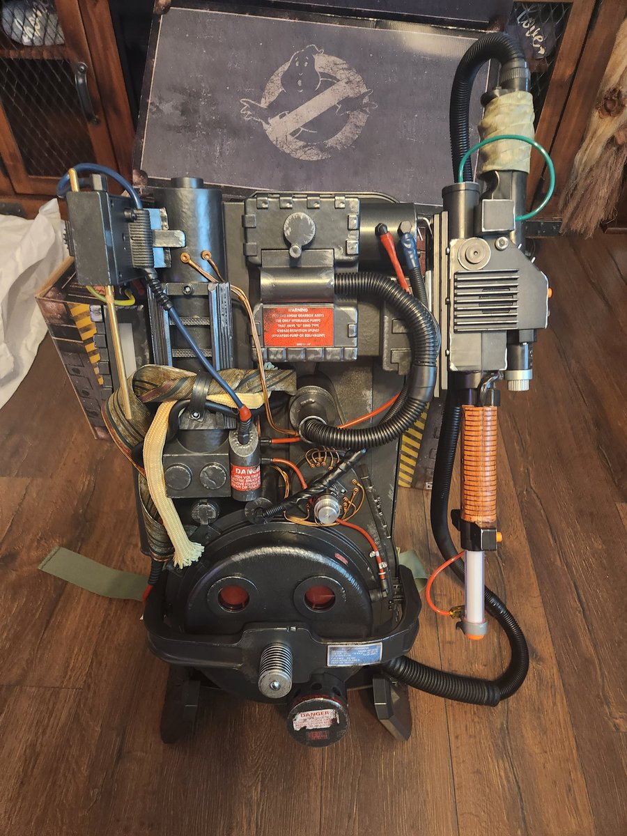 LinkerErrorDan's tweet photo. @Hasbro @HasbroPulse Got my proton pack today. Unfortunately, it does not work with the wand. It appears as if one of the connecting pins is missing in the cable. Super happy with the pack but super dissapoited about the broken cable a years wait was a long time. :( #ghostbusters https://t.co/1Cm4hyHQB9