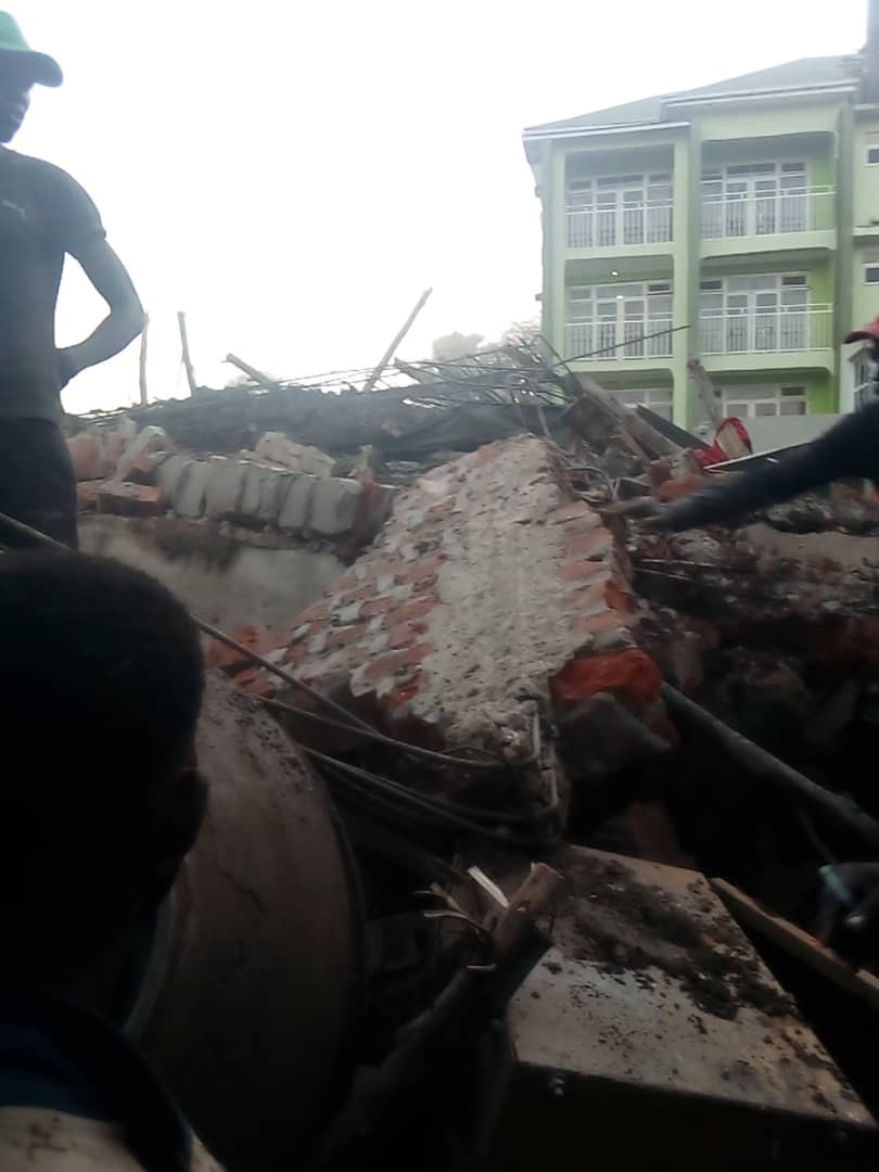 NBRBug's tweet photo. DEVELOPING STORY: We have been notified of a building that has collapsed near Speke Courts Hotel in Jinja City. Investigations are underway on the cause of this accident: @UIPE_Uganda @jinjacity @UgArchSociety @MoWT_Uganda @ERBUganda @ARBUganda Courtesy Pictures. https://t.co/HAD3WoOfJ4