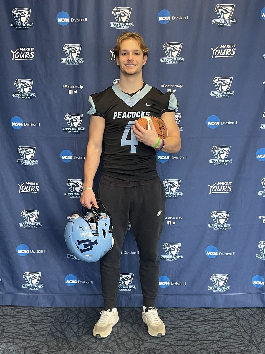 Ben6Gilliland's tweet photo. Had a great time this past weekend at Upper Iowa! Thanks @Coach_Hoskins and @Upper_Iowa_FB 🦚 https://t.co/1HdFyc3ig3