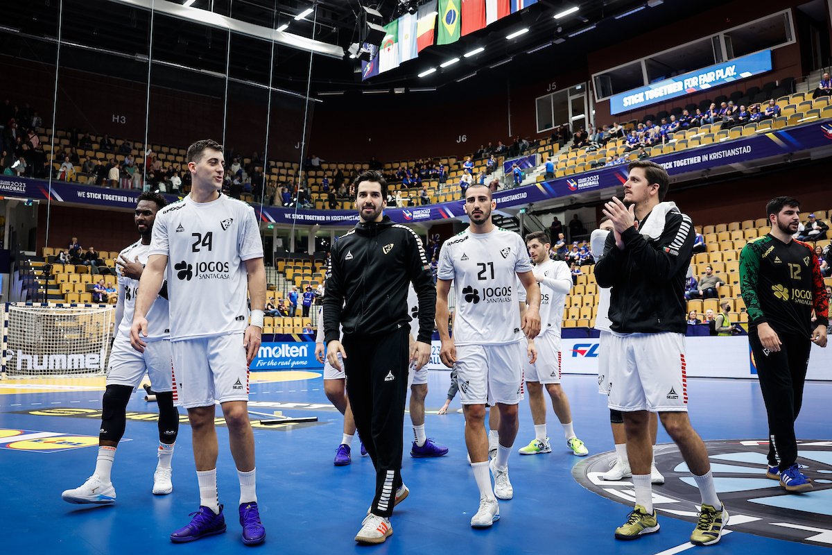 Mundial de Andebol | Portugal passa em primeiro

🇵🇹 Portugal 27 - 20 Hungria 🇭🇺

"Heróis do Mar" vencem húngaros e passam à fase principal no primeiro posto do Grupo D!