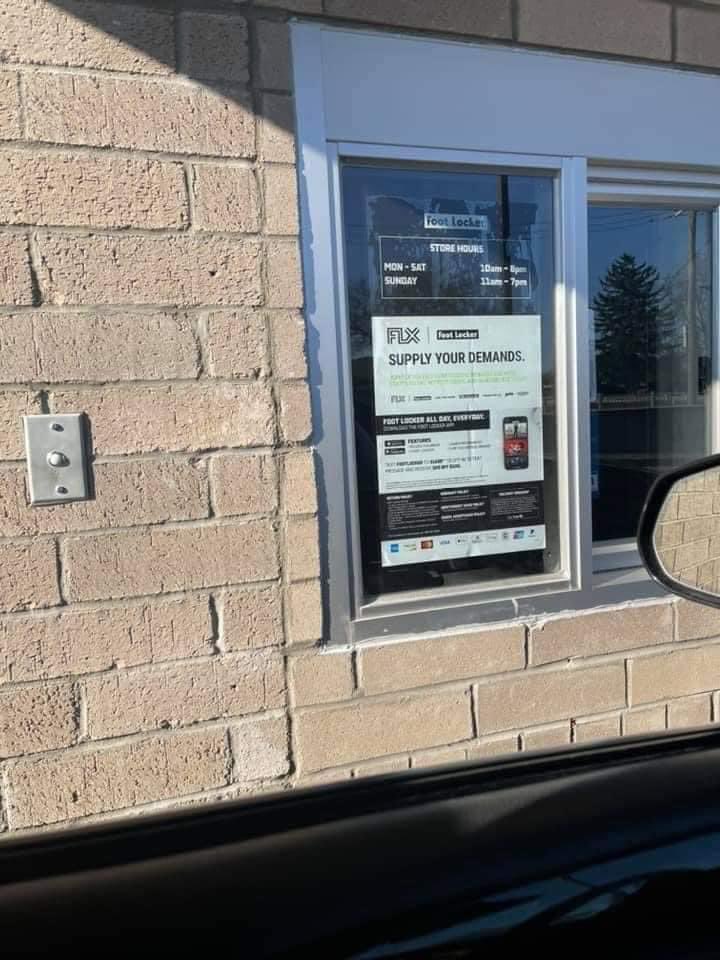 layxsnv's tweet photo. Sneaker drive thru.. is this valid ? 🔥 or 🗑️ https://t.co/2exyvHspTJ