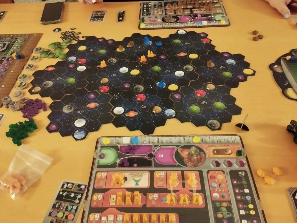 PinkTiefling94's tweet image. Provant #GaiaProject amb @guerat ❤