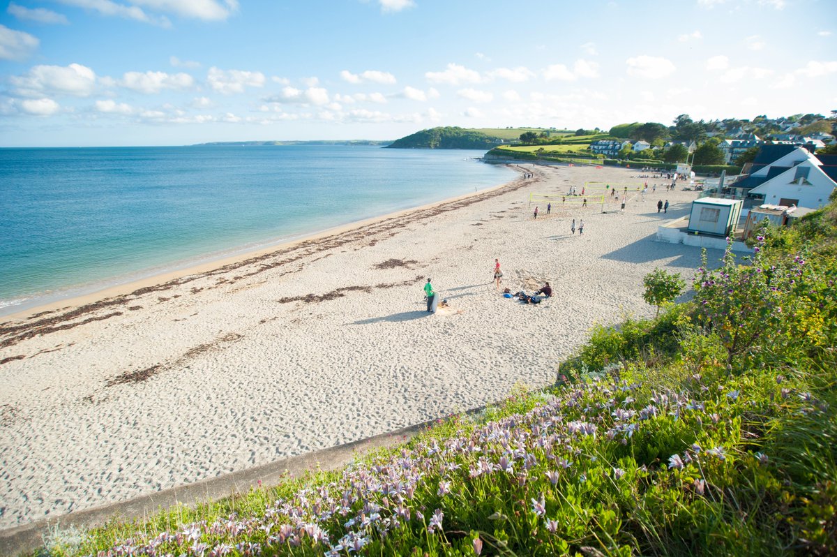 FalmouthPrimary's tweet photo. #Beachoftheweek must be a favourite with some of our #families?  Great for #sandcastles, #swimming and #picnics. Can you tell us where we are? #Tooeasy #lovethebeach🌊 https://t.co/jAoWpZKxyS