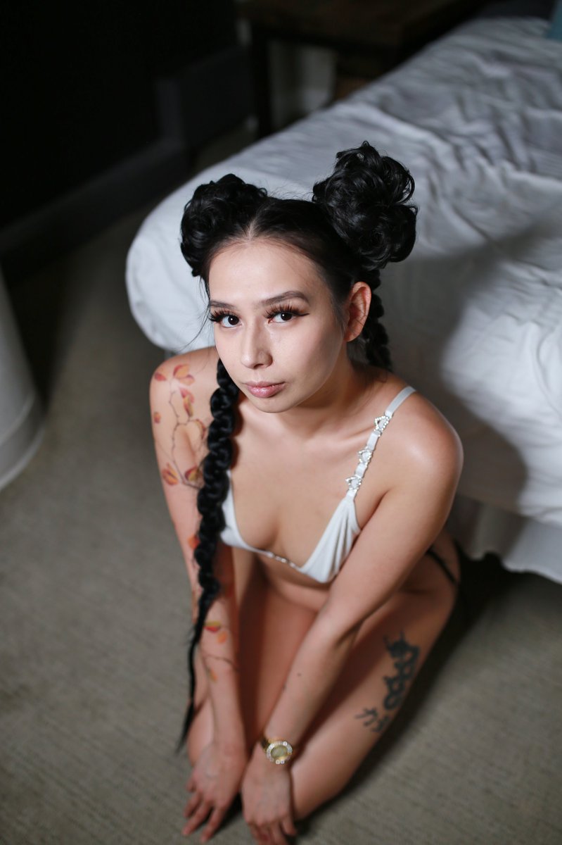 SecretLookPhoto's tweet photo. The way she looks up at you right before she unzips your pants.
#yycphotographer #yycmodel #calgarymodel #onlyfansgirl https://t.co/osXQHW3GYA