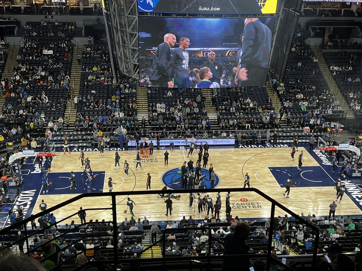 zaverose's tweet photo. at the Timberwolves game with @Shy_Zebra and @rorythebun :3 https://t.co/Hi0qfP4Sd7