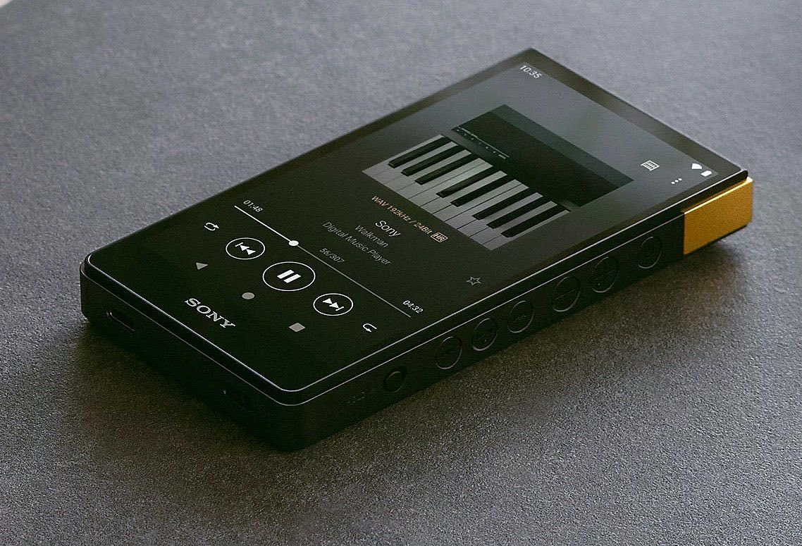 aschlstrt's tweet photo. El nuevo Sony Walkman es una verdadera belleza.

No busca ponerse a la altura de las actuales tendencias de diseño sino marcar su propia huella ofreciendo una experiencia y concepto basados en la época en la escuchar música era poner el tiempo en pausa.

Eso es pensar diferente. https://t.co/8PzNjhS13g