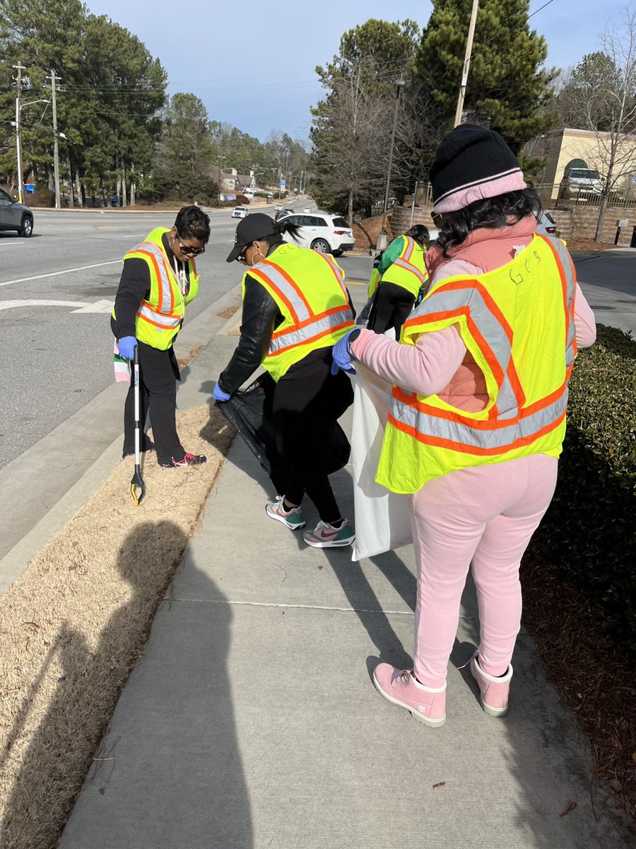 psiomegaomega's tweet photo. On MLK Day of Service we honor the life and legacy of civil rights leader, Dr. Martin Luther King, Jr., with “a day on, not a day off.” 

Psi Omega Omega cleaned our adopted road on Peachtree Corners Circle. #MLKDay #SoaringWithAKA #AKA1908
#PeachtreeCorners #AdoptaRoad #ADayOn https://t.co/60zJCYyOs4
