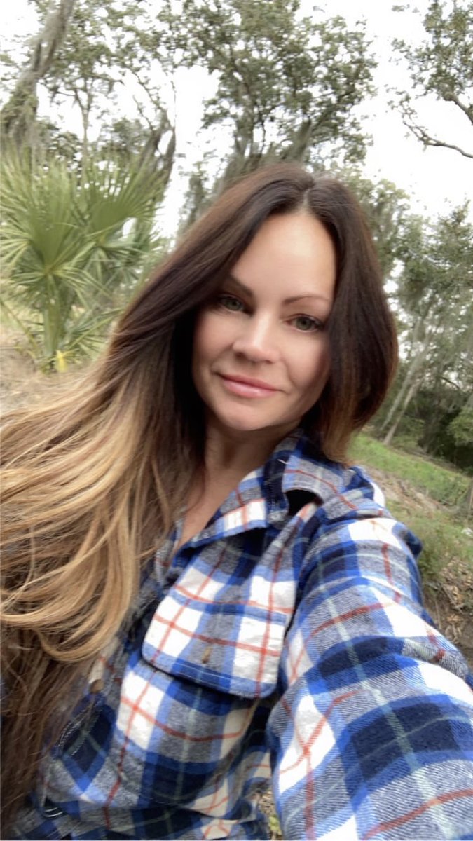Never underestimate the power of a comfortable flannel , playing in dirt and fresh air 🥰🥰 #peaceful #muchneeded #selfcare