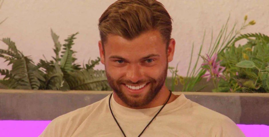 Jake watching right now after hearing feet #LoveIsland