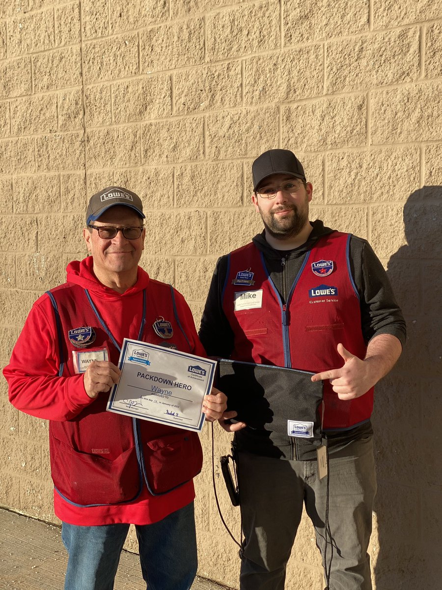 Wayne from OSLG isn’t afraid to Packdown and get dirty, especially when mulch season rolls around, making him our Packdown Hero! Thanks for everything you do Wayne! <a href="/charlesatlowes/">charlesatlowes</a> <a href="/IsaacatLowes/">Isaac Wakefield</a> @AlexStempovschi <a href="/HR_KristenS/">Kristen Stumpf</a> <a href="/BlueTeam_R21/">Lowe’s Region 21</a> <a href="/Lowes/">Lowe's</a>