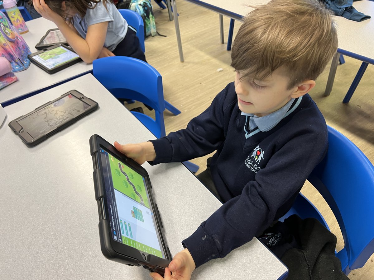 DelphSide's tweet photo. A great start to our new Year 3 and 4 Computing club using @codeforlifeuk Coding Club and playing Rapid Router. #enjoy #embrace #evolve #KeepKidsCoding https://t.co/XaB00LX4nH