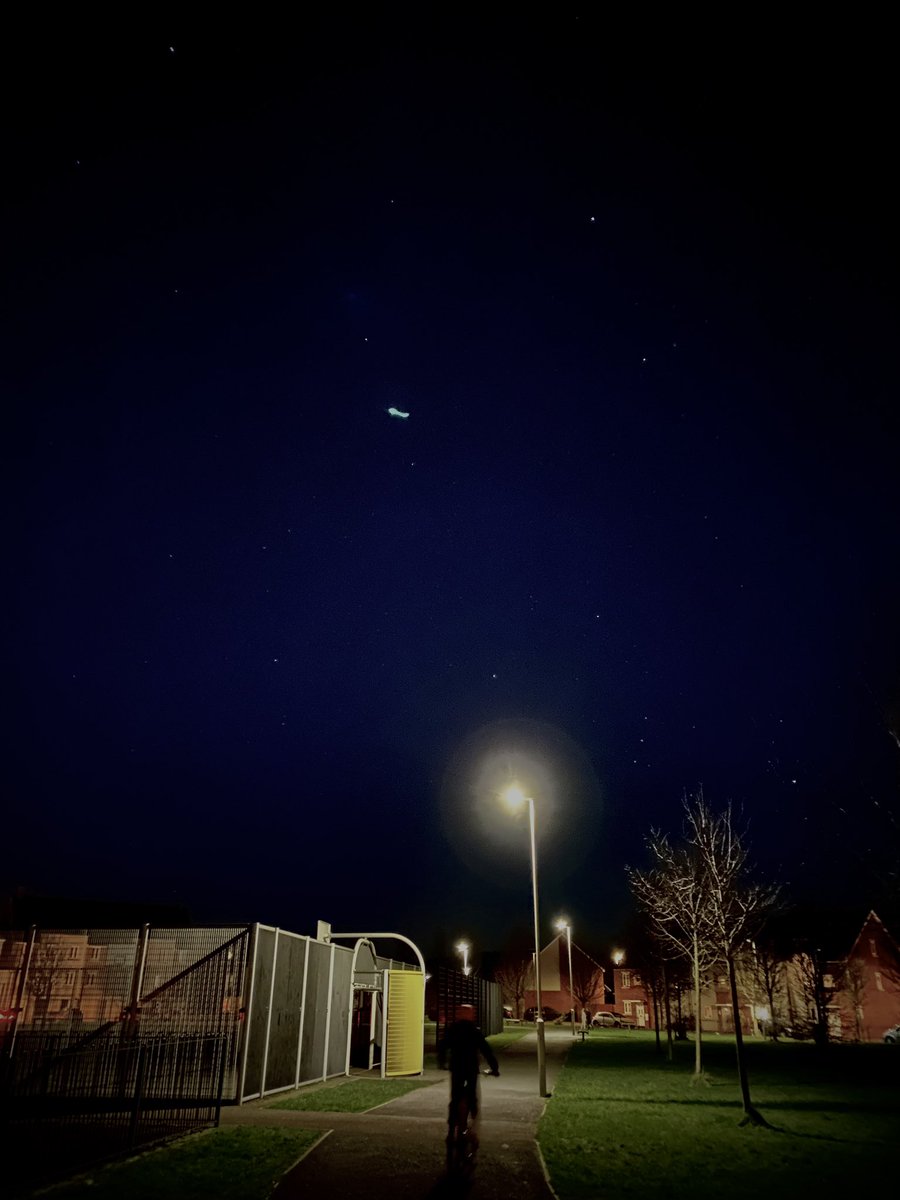 Play_Glos's tweet photo. During a breather between energetic games of manhunt in #Kingsway tonight we caught this candid moment of these teenagers star gazing 🤩
#PlayworkWorks #PlayRangers #CommunityPlay https://t.co/MK6sMj0sVm