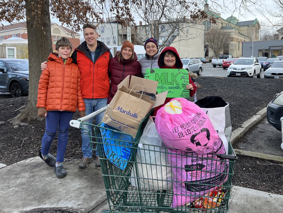 drpaulabontempi's tweet image. Thank you #URIGSO for your time at the @NewportMLK Warmth Drive today!