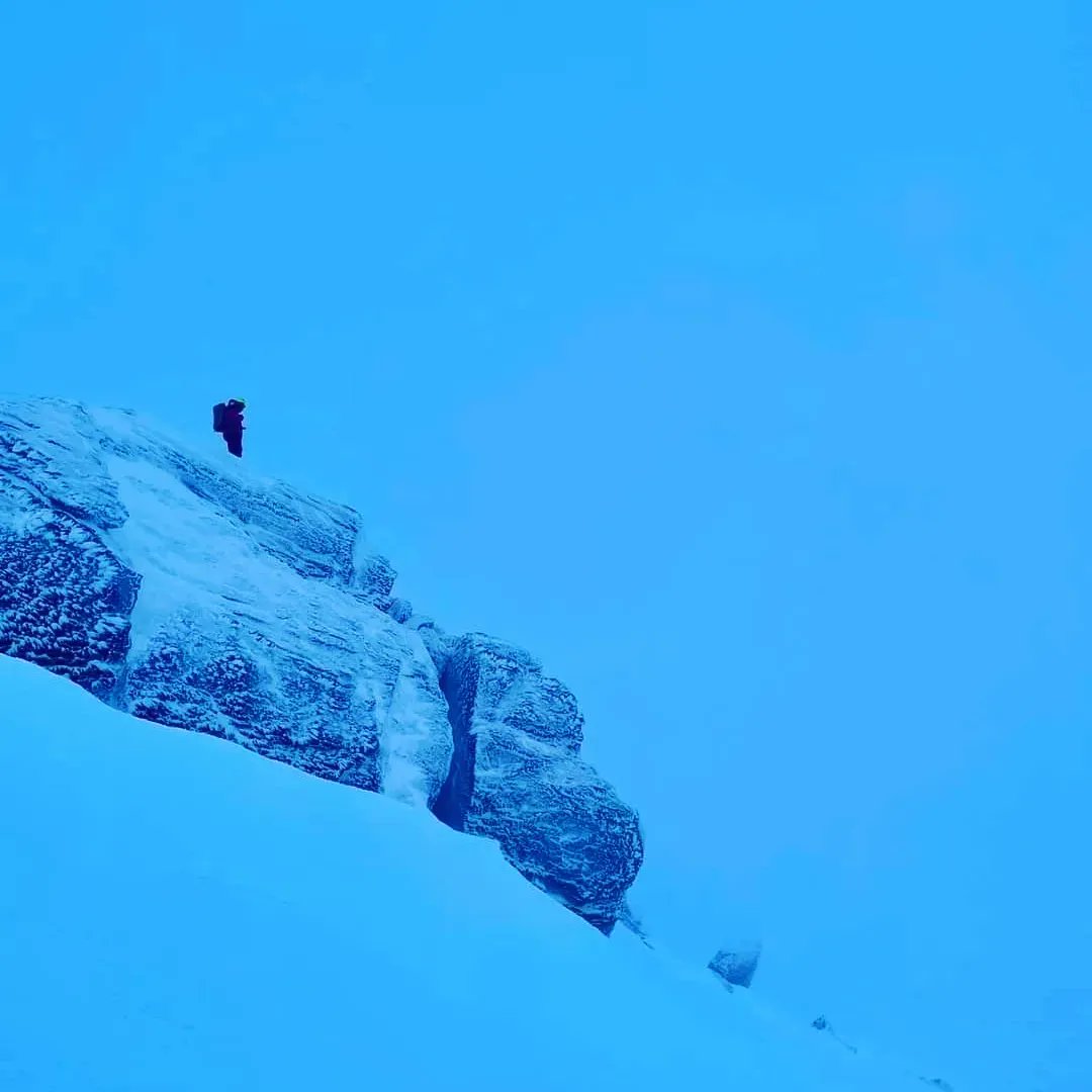 killinmrt87's tweet image. The team coordinators made contact with the casualties, ascertaining that both had become cragfast but uninjured. Team members deployed to locate the pair. #killinmrt
#ThinkWINTER
#anyhouranyweatheranyday