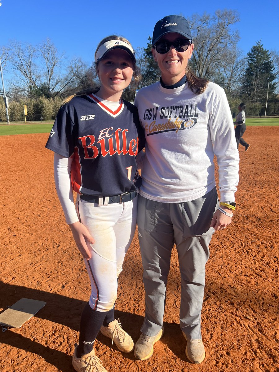 jaden_wheeler15's tweet photo. Another great camp yesterday at @_GSWSoftball. Thank you @NickiLevering @Madison_K_Ragan and players for all the tips and learning experiences. @EastCobbBullets @ECBJoiner @Whitewatersoftb @megregg5 https://t.co/I2I3yyqLQc