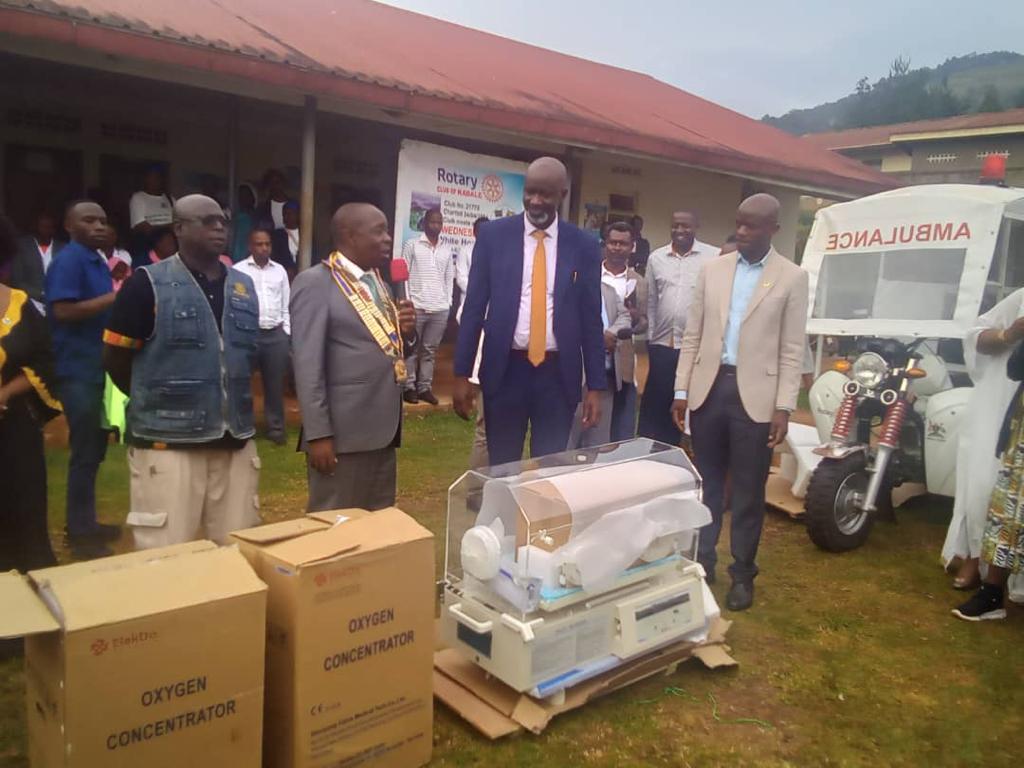 rotaryd9214's tweet photo. Thank you Rotary Club of Entebbe, Kabale, Kabarole and our international partners for promoting maternal &amp; child health &amp; saving lives. The  donation of three ambulances, oxygen concentrators, incubators and much more to Kichwaba, Kasenda and Kabende health centre 111 is eminent. https://t.co/FNTQkkFSQc