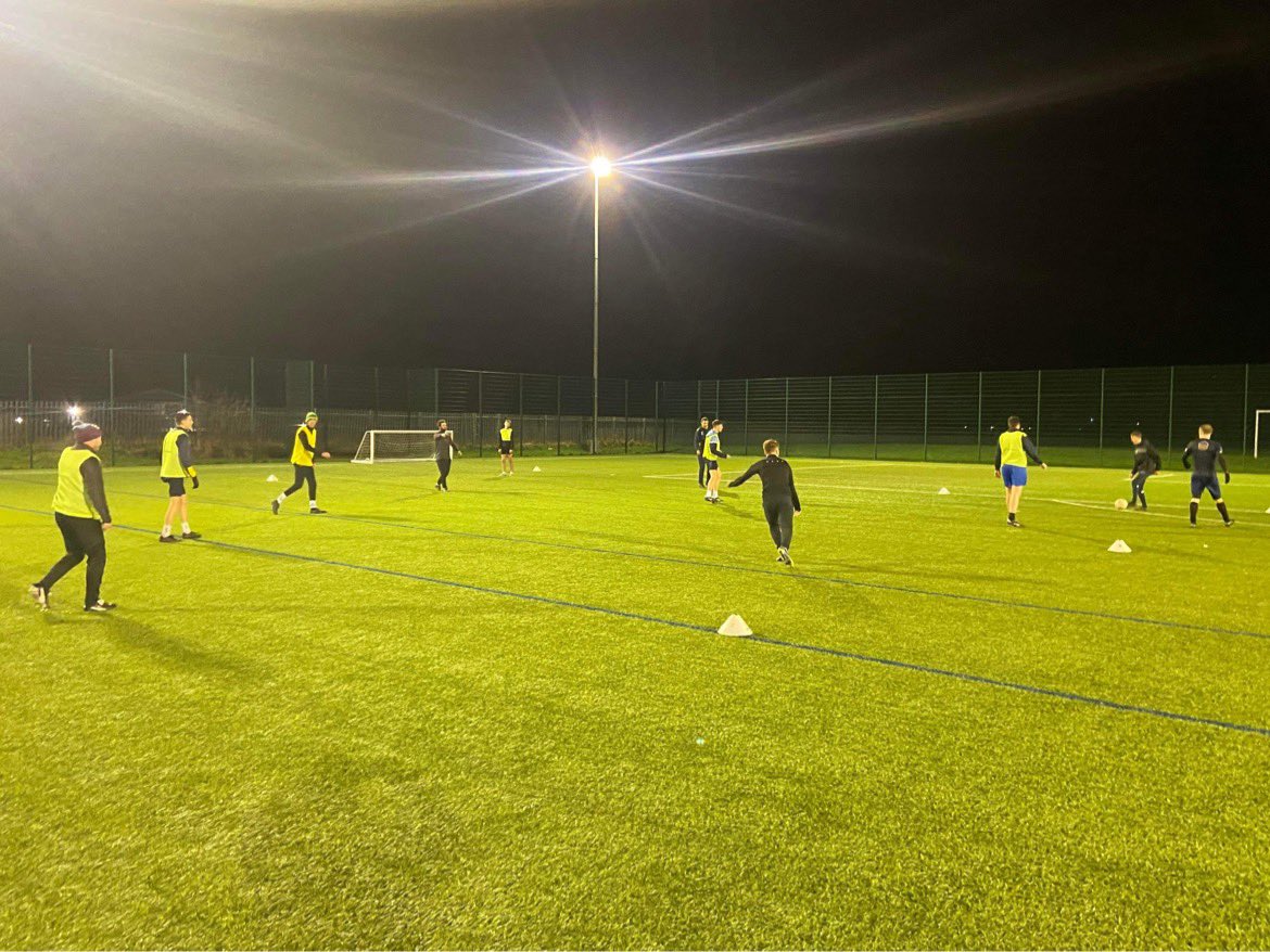 EasingtonUtd's tweet photo. CLUB | PUTTING IT IN… 💪🏽
Around 30 lads putting a shift in under the watchful eye of #CoachMark. “Good intensity and effort by all” was his verdict as we approach a “full house” fixture-wise next weekend… #UpTheEz 🔰
#euafc | #Since1947 | #TheEzAt75 ⚽️🟢🟡 https://t.co/kYvVdGzCKk