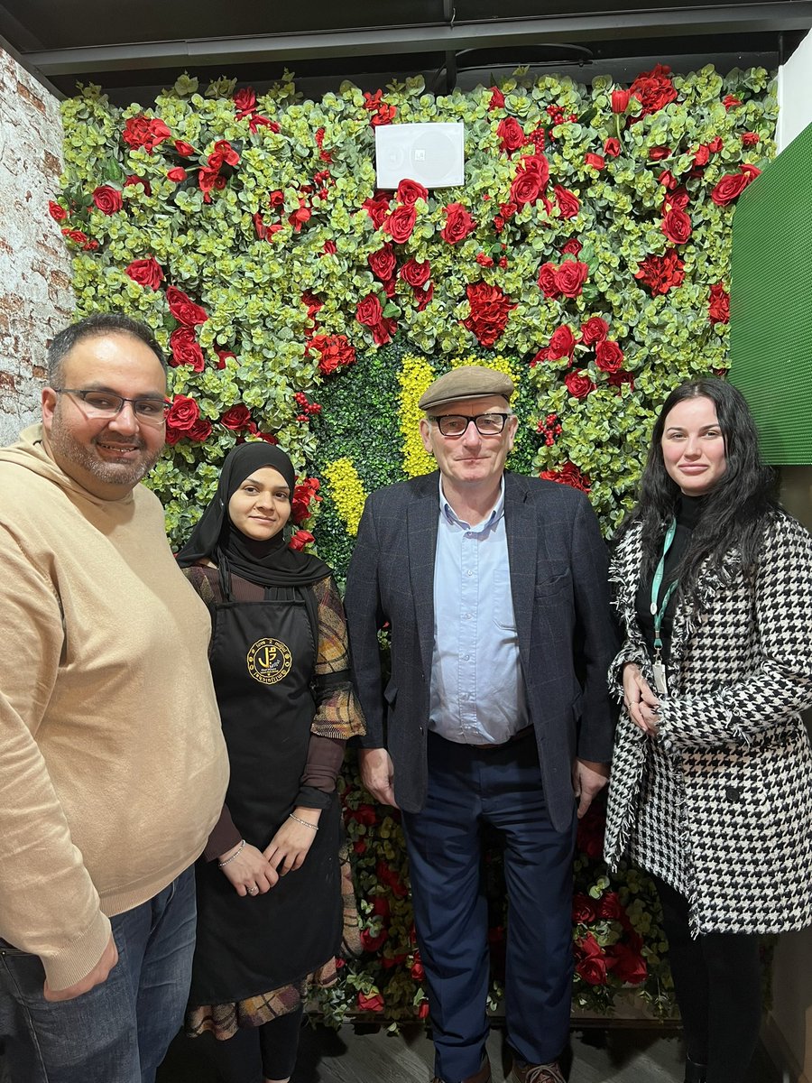 k4shf's tweet photo. Visit 6 with #FrankRothwell @OldhamCouncil ambassador for #business &amp; #oldhampresident @gmchamber with Jess to @MiljulChai in Yorkshire st thanks for #indianstreetfood snacks #chai 👍great to hear from Hashim his passion for investing in #loveoldham #oldhamhour @jeanhurls https://t.co/CTmFNoj0x0