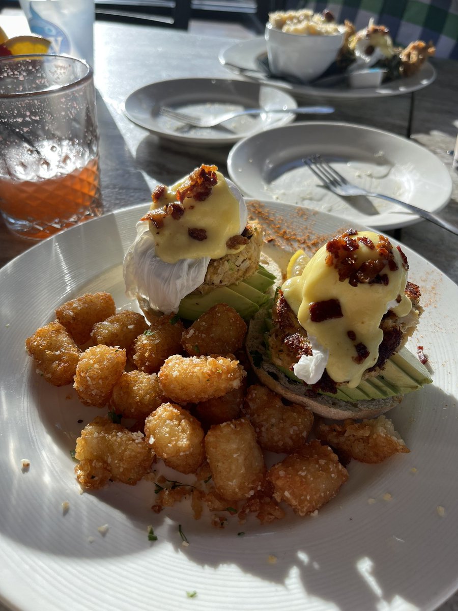 kileyevo's tweet image. Brunch with the boys 💛